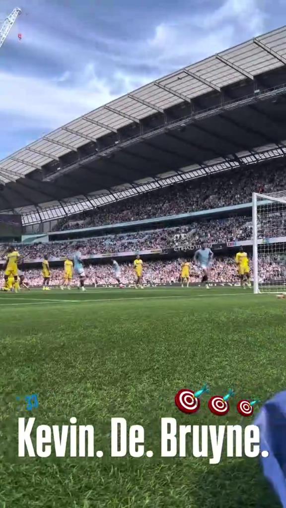 这叫门将怎么扑！德布劳内任意球场边球迷视角！